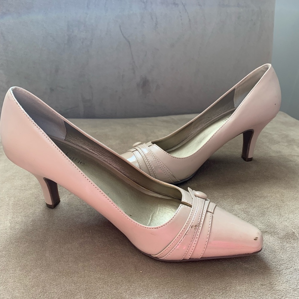 These cute tan business heels by: Kelly & Kate size 7 - Picture 2 of 4
